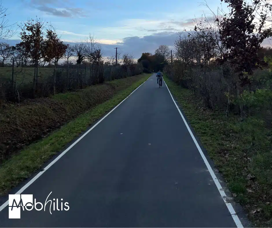 voie cyclable sur Rennes Métropole avec bandes blanches